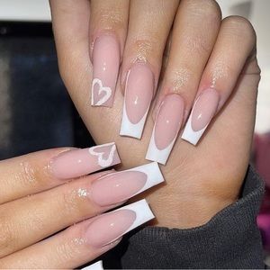 Press on nails $4 a set (buy 1 set get 2 free)!